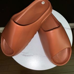New Yeezy inspired foam slides. Size 37 EU…